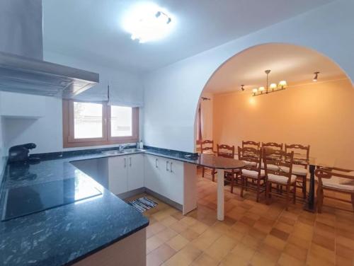 Vista cocina comedor - Casa Rural El Arquero